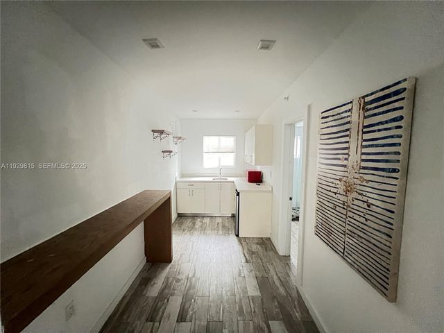 220 Collins Ave 8A, Miami Beach, FL 33139