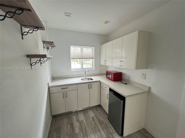 220 Collins Ave 8A, Miami Beach, FL 33139