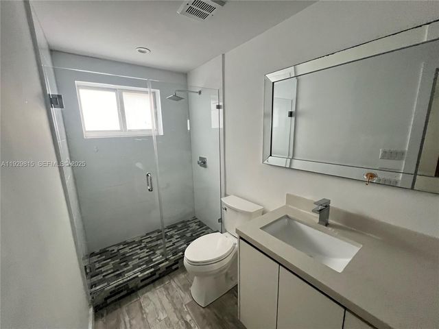 220 Collins Ave 8A, Miami Beach, FL 33139