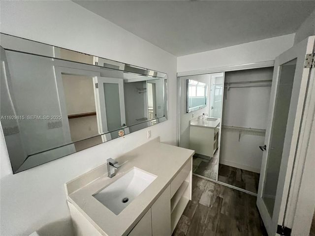 220 Collins Ave 8A, Miami Beach, FL 33139
