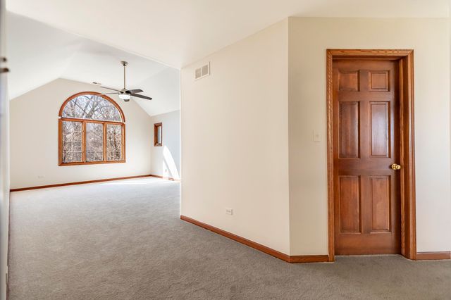 8407 Beech Avenue, Munster, IN 46321