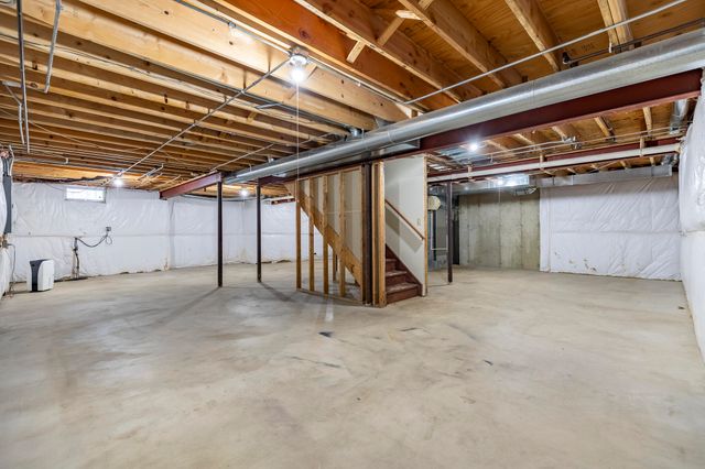 8407 Beech Avenue, Munster, IN 46321