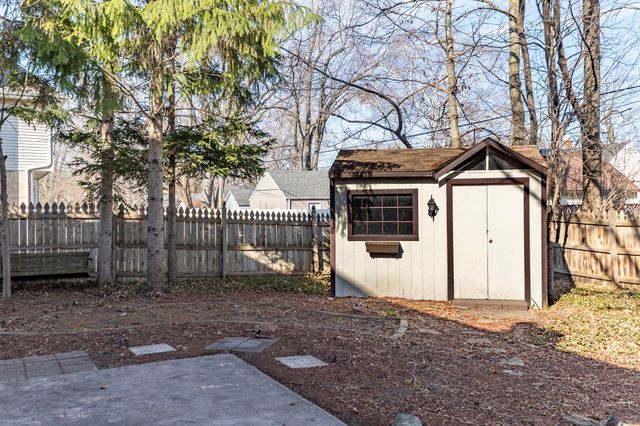 8407 Beech Avenue, Munster, IN 46321