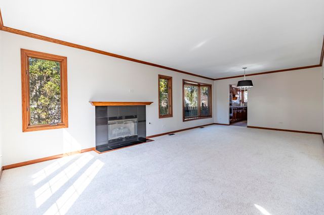 8407 Beech Avenue, Munster, IN 46321