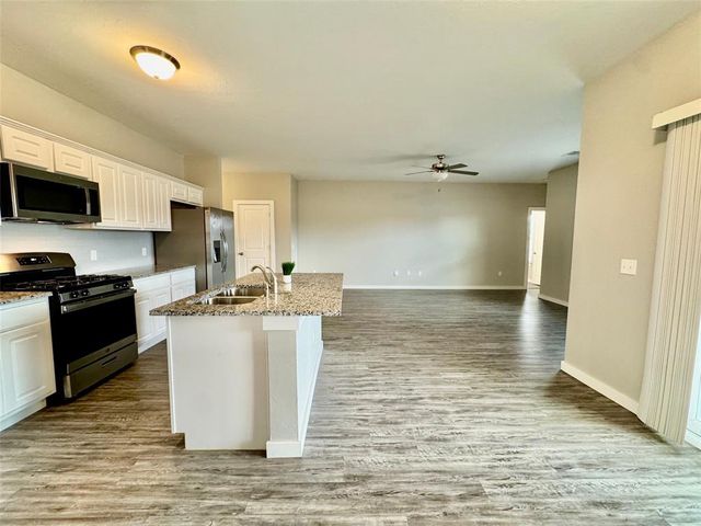 14316 Peach Tree Drive, Yukon, OK 73099