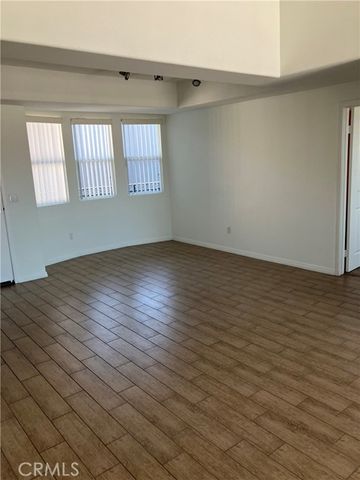 11925 KLING Street 101, Valley Village, CA 91607