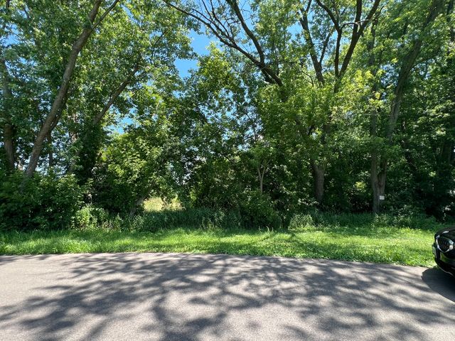 35105 N Ingleside Drive, Ingleside, IL 60041