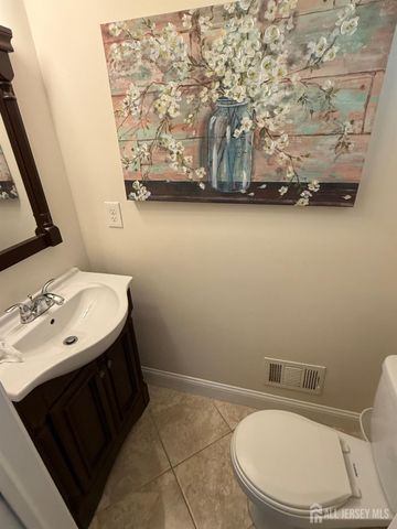 7 Verona Avenue, Hamilton, NJ 08619