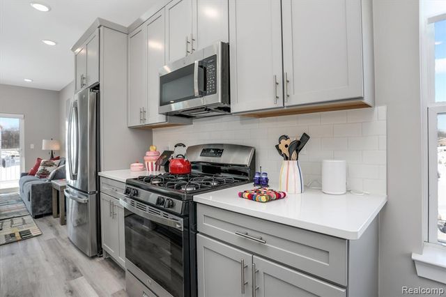 4861 Lismore Lane, Troy, MI 48085