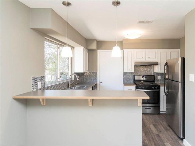 800 Sahara Ave A, Austin, TX 78745