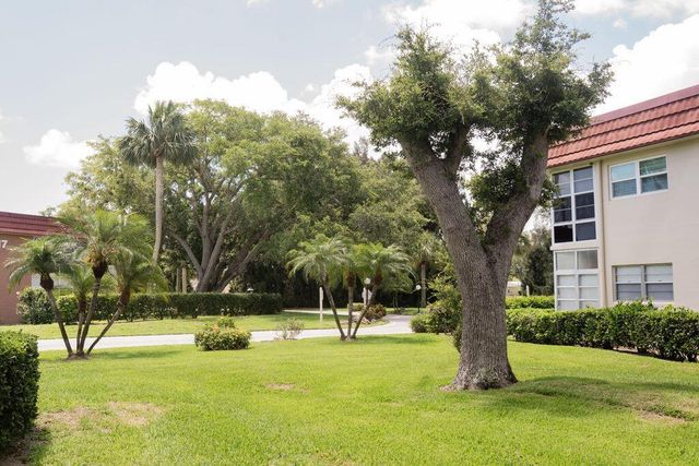 15 Vista Palm Lane 105, Vero Beach, FL 32962