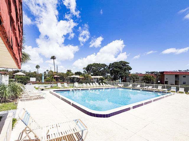 15 Vista Palm Lane 105, Vero Beach, FL 32962