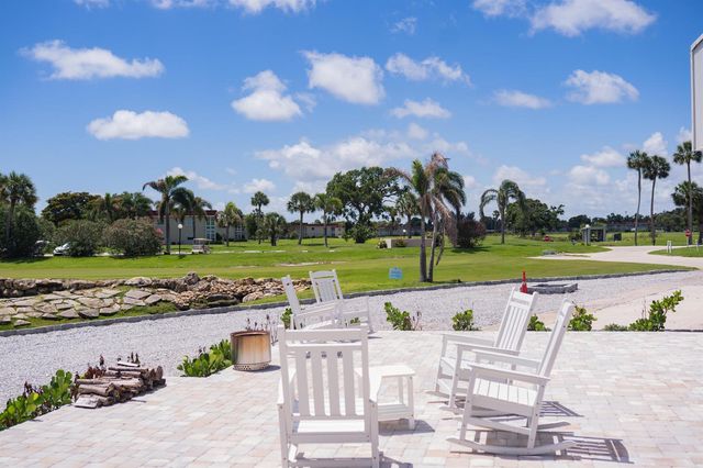 15 Vista Palm Lane 105, Vero Beach, FL 32962