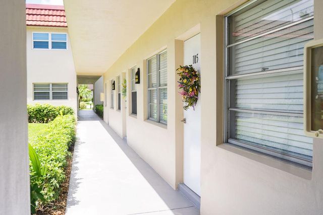 15 Vista Palm Lane 105, Vero Beach, FL 32962