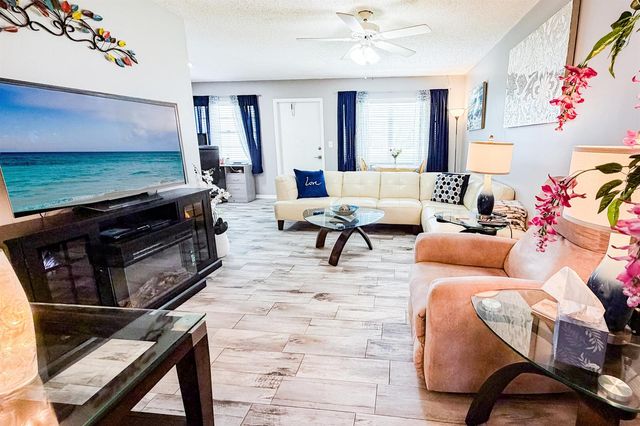 15 Vista Palm Lane 105, Vero Beach, FL 32962