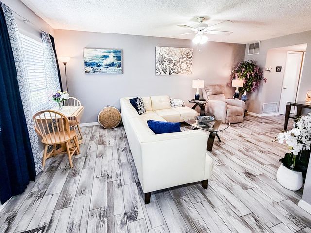 15 Vista Palm Lane 105, Vero Beach, FL 32962