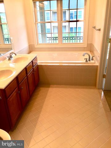 25802 TURLOUGH TER, Chantilly, VA 20152