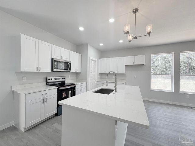 5602 Santa Monica St, Milton, FL 32583