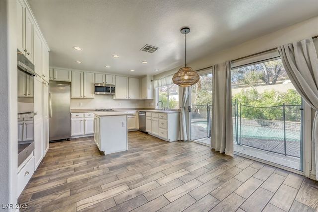 2412 La Sierra Street, Las Vegas, NV 89134