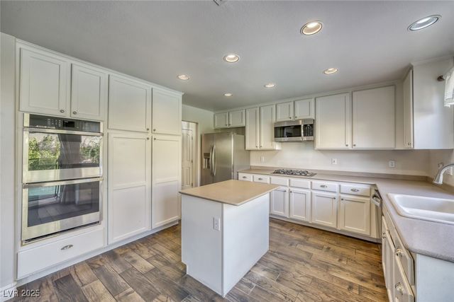 2412 La Sierra Street, Las Vegas, NV 89134