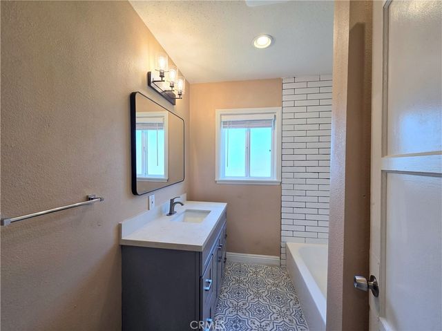 705 N Hillford Avenue, Compton, CA 90220