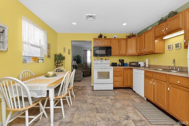 1228 W Lusher Avenue, Elkhart, IN 46517