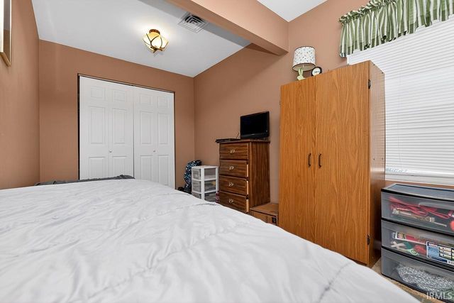 1228 W Lusher Avenue, Elkhart, IN 46517