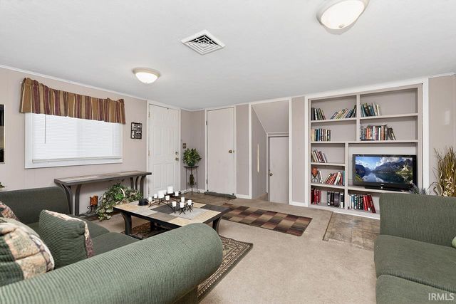 1228 W Lusher Avenue, Elkhart, IN 46517