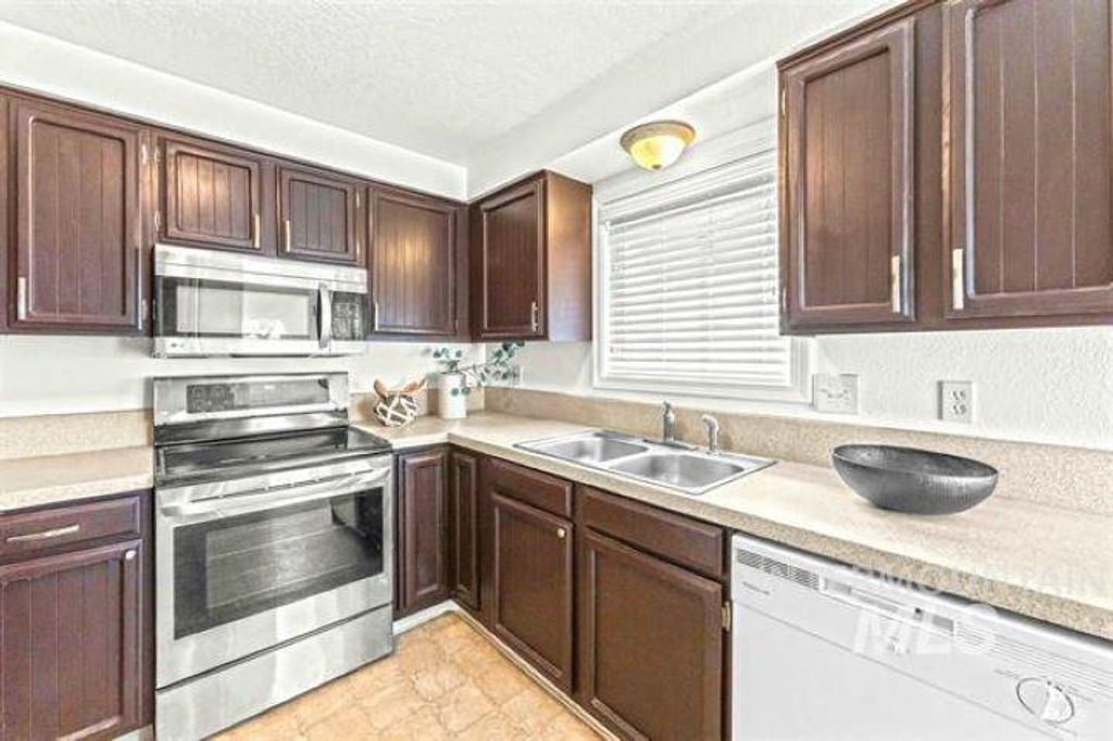 2481 W Rebecca Way, Meridian, ID 83646 photo 6