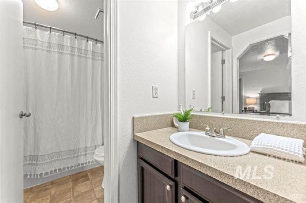 2481 W Rebecca Way, Meridian, ID 83646 photo 9