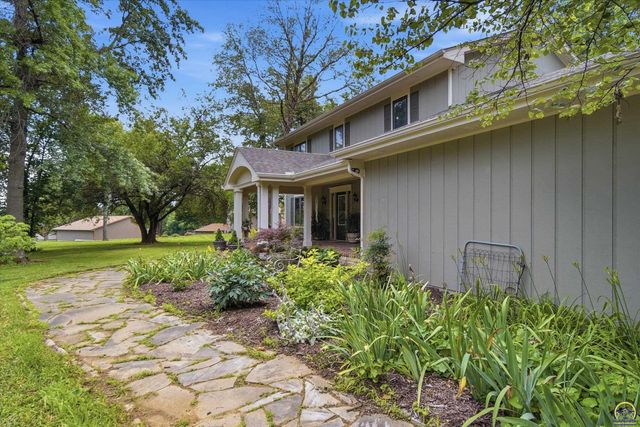 5415 SW Lincolnshire CIR, Topeka, KS 66610