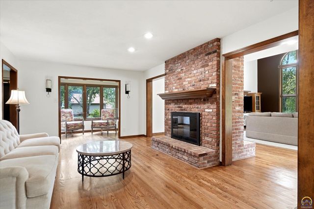 5415 SW Lincolnshire CIR, Topeka, KS 66610
