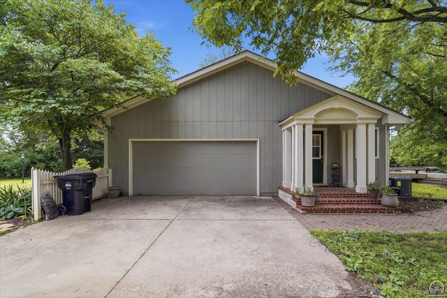 5415 SW Lincolnshire CIR, Topeka, KS 66610