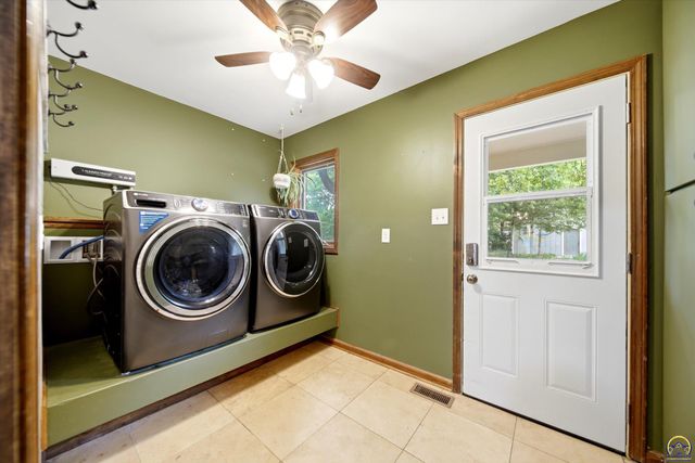 5415 SW Lincolnshire CIR, Topeka, KS 66610