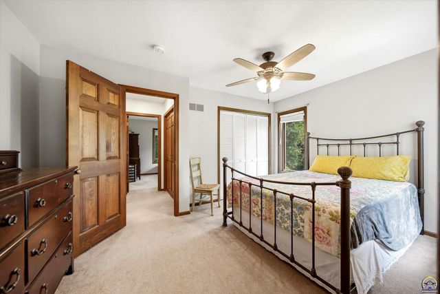 5415 SW Lincolnshire CIR, Topeka, KS 66610