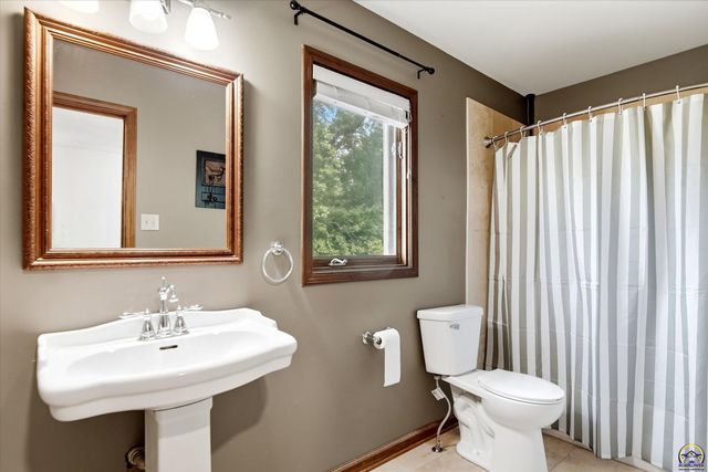 5415 SW Lincolnshire CIR, Topeka, KS 66610