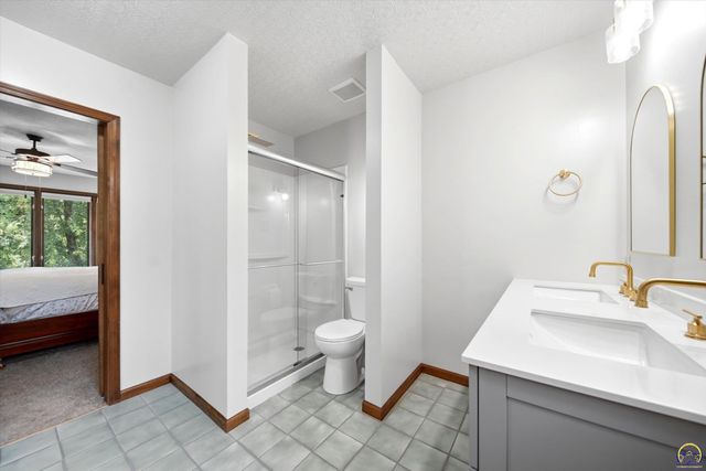 5415 SW Lincolnshire CIR, Topeka, KS 66610