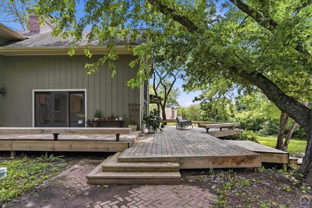 5415 SW Lincolnshire CIR, Topeka, KS 66610