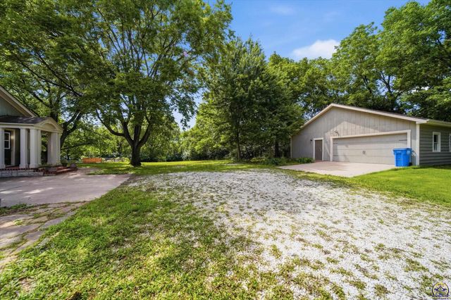 5415 SW Lincolnshire CIR, Topeka, KS 66610
