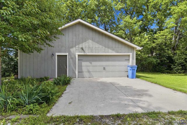 5415 SW Lincolnshire CIR, Topeka, KS 66610