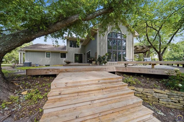 5415 SW Lincolnshire CIR, Topeka, KS 66610