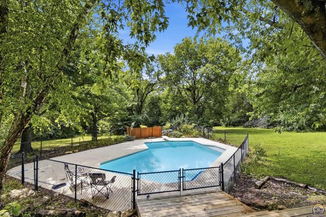 5415 SW Lincolnshire CIR, Topeka, KS 66610