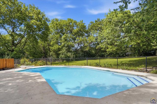 5415 SW Lincolnshire CIR, Topeka, KS 66610