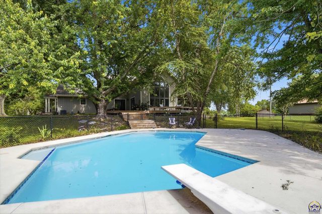 5415 SW Lincolnshire CIR, Topeka, KS 66610