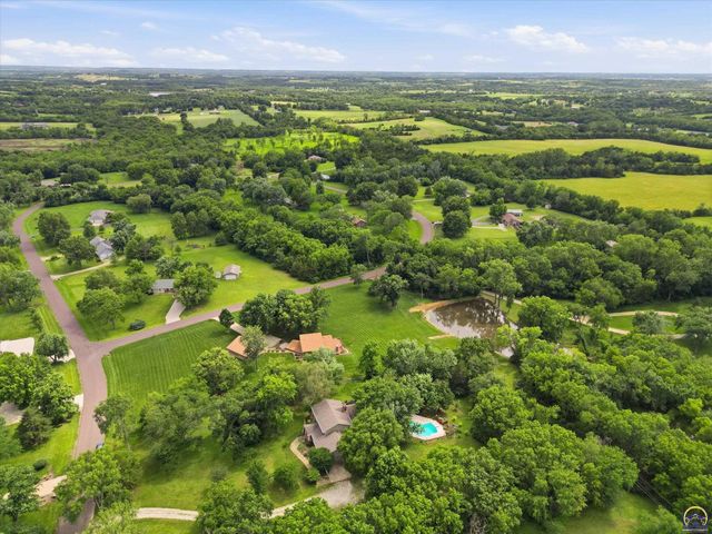5415 SW Lincolnshire CIR, Topeka, KS 66610