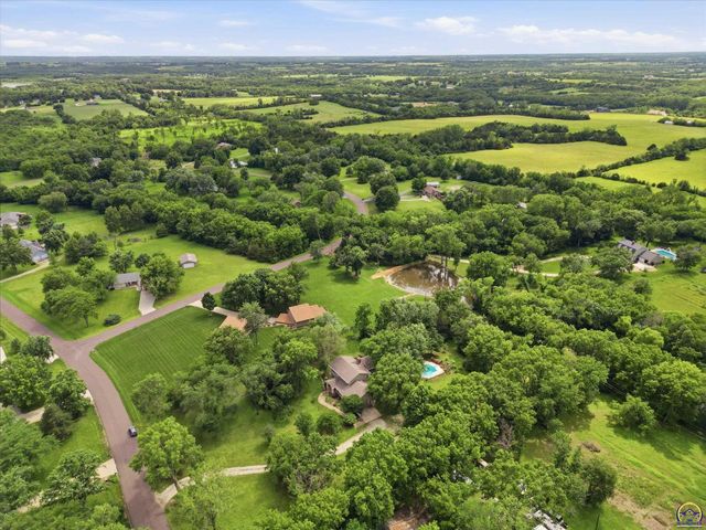 5415 SW Lincolnshire CIR, Topeka, KS 66610
