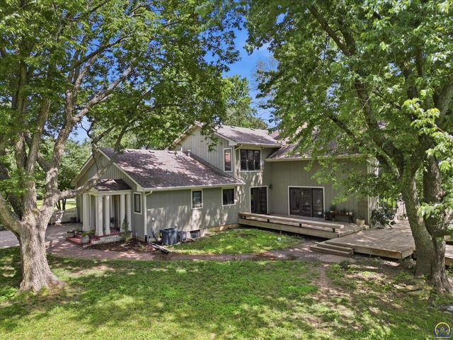 5415 SW Lincolnshire CIR, Topeka, KS 66610