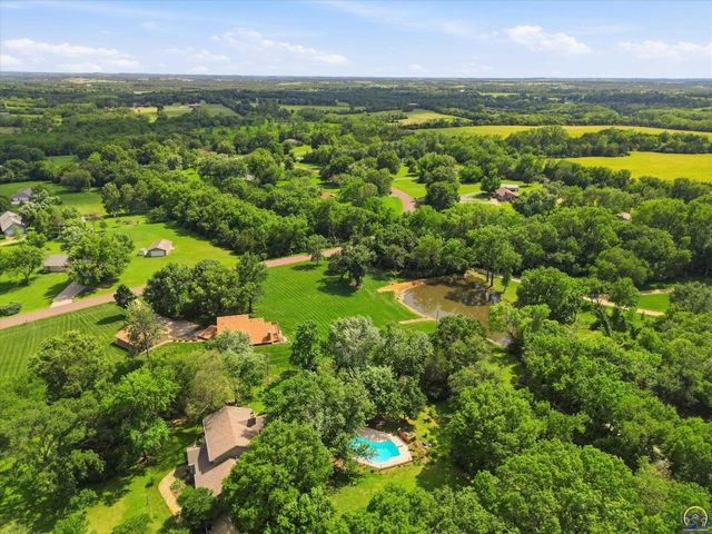 5415 SW Lincolnshire CIR, Topeka, KS 66610