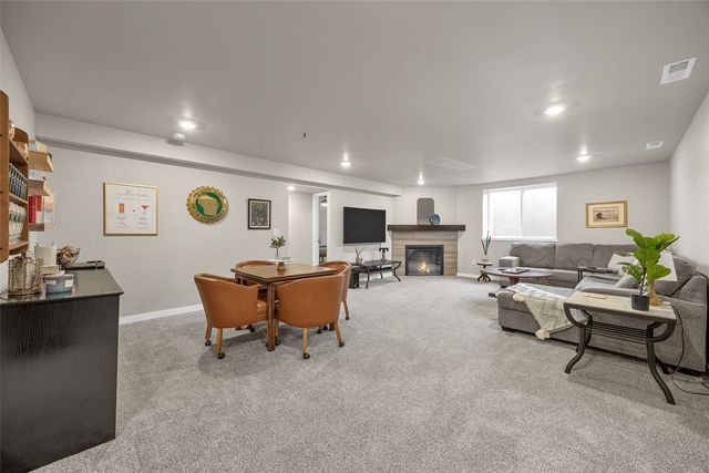 790 Oak Terrace Avenue, North Liberty, IA 52317