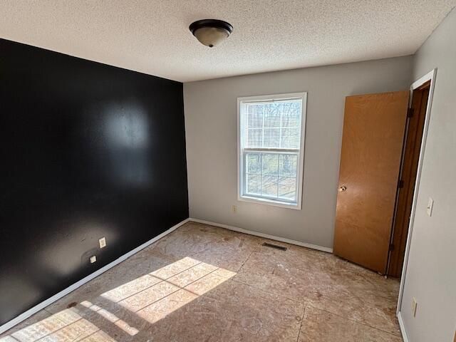 2702 S 14th Street, Ozark, MO 65721